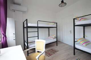 Хостелы Hostel Musala Варна Спальное место на двухъярусной кровати в общем номере для мужчин-3